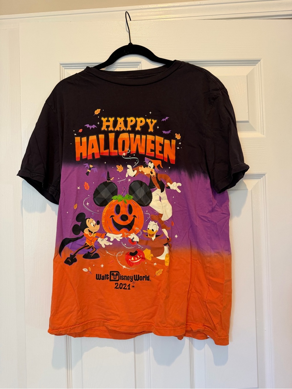 Walt Disney World 2021 Happy Halloween Ombrรฉ Graphic Tee Medium M Mickey Donald